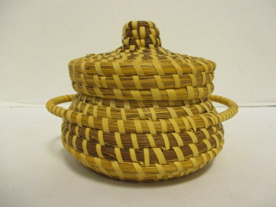 Small Lidded Sweet Grass Basket
