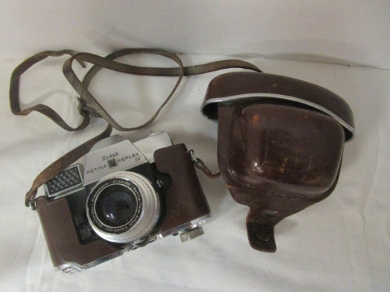 Kodak Retina Reflex IV Camera w/ Leather casing