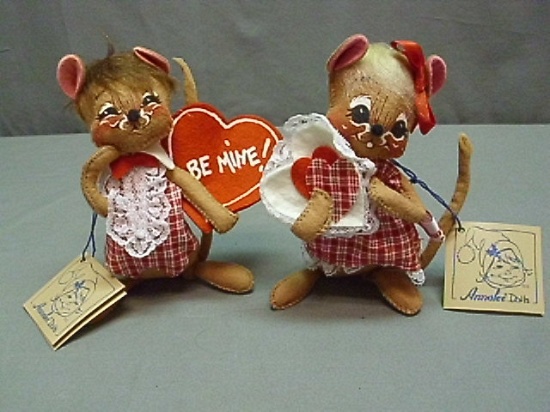 Annalee Dolls 1995 7" Sweetheart Girl Mouse & 7" Sweetheart Boy Mouse