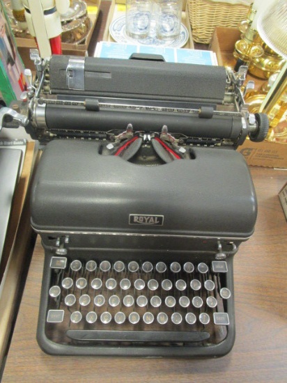 Vintage Royal Manual Typewriter