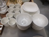 30 Pieces of LNT Home Quadro Dinnerware