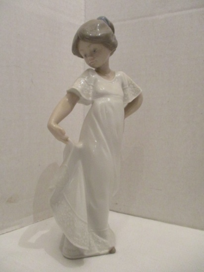 Lladro NAO Dancing Girl