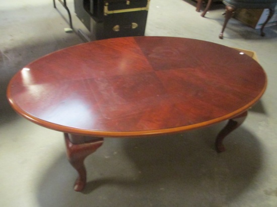 Wood Queen Ann Legs Oval Coffee Table