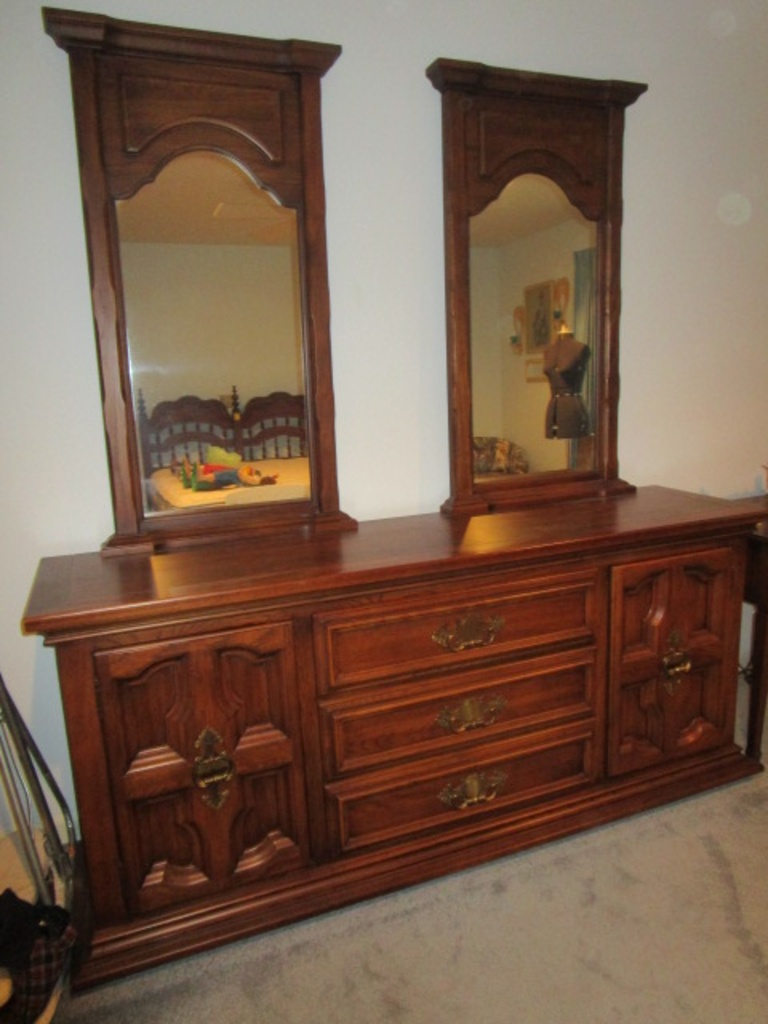 Link Taylor Dresser with Two Mirrors | Estate & Personal Property Personal  Property | Online Auctions | Proxibid