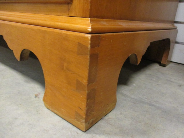 Willett Lancaster County Solid Maple Dresser with | Proxibid