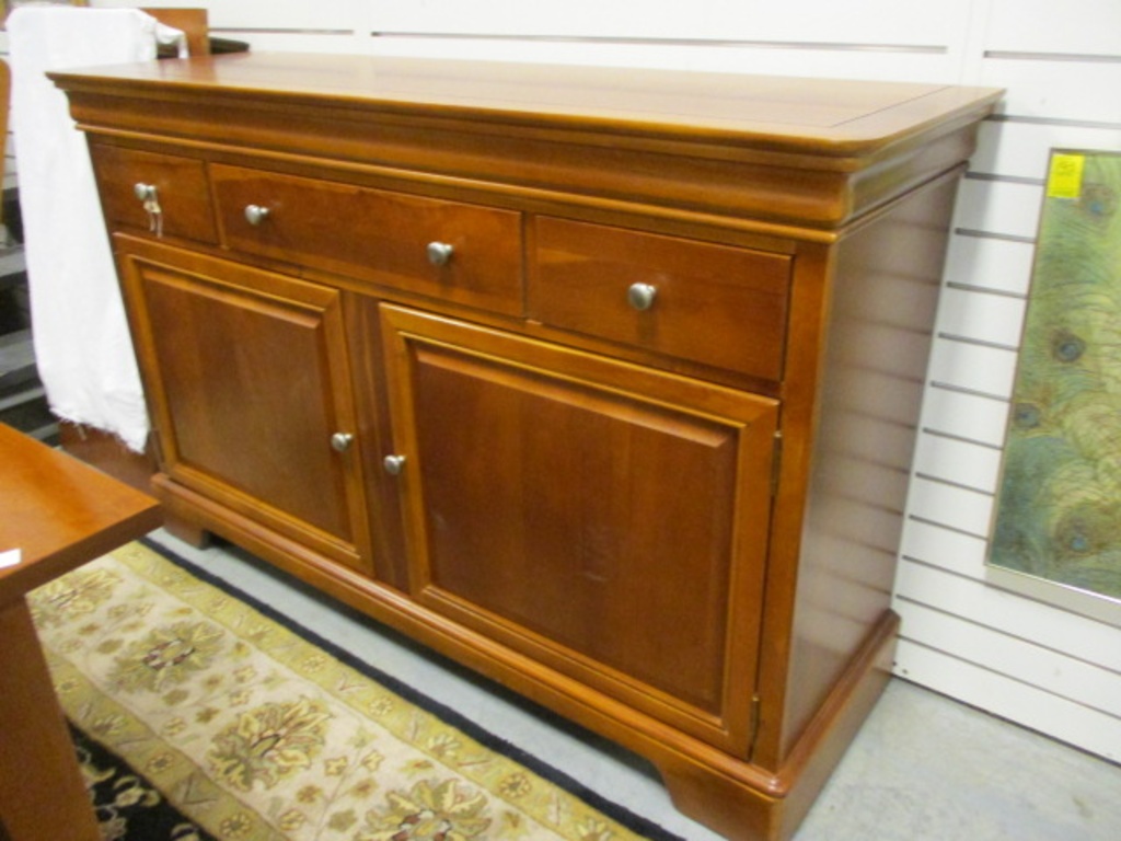 Stanley Furniture Buffet | Estate & Personal Property Furniture Cabinets  Sideboards | Online Auctions | Proxibid