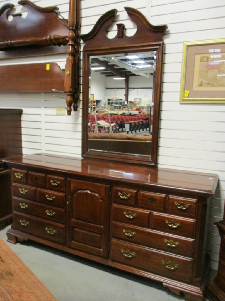 Thomasville Dresser With Mirror Estate Personal Property