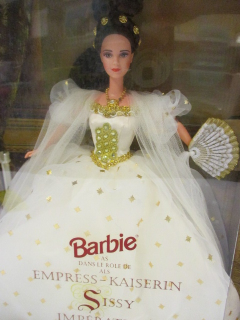 Mademoiselle Isabelle and Empress Sissy Barbie | Art, Antiques & Collectibles Toys Dolls Barbie Dolls Contemporary (1973 - Now) | Online Auctions | Proxibid