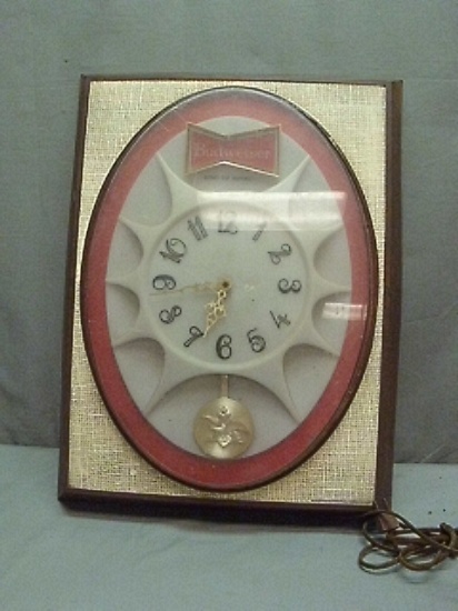 Vintage 1971 "Budweiser" Lightup Pendulum Clock - Needs repair
