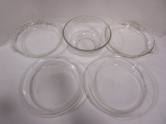 Pyrex Mixing Bowl and Four 10" Pie Plates