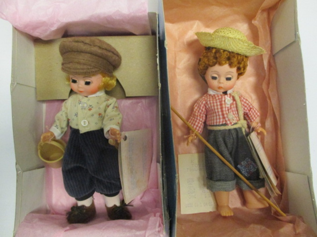 madame alexander miniature showcase