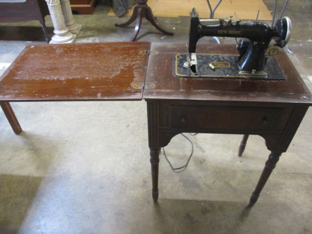 Vintage Westinghouse Electric New Home Sewing Machine In Wood