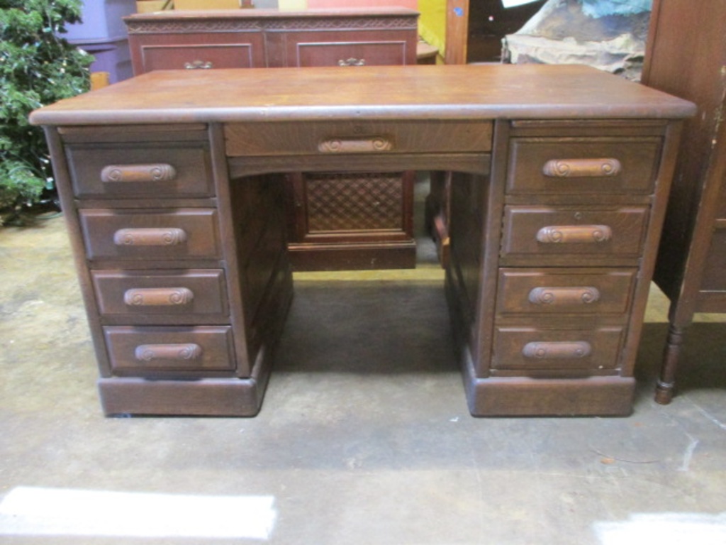 Antique Sikes Co Tiger Oak Desk With 7 Drawers And 2 Pull Out