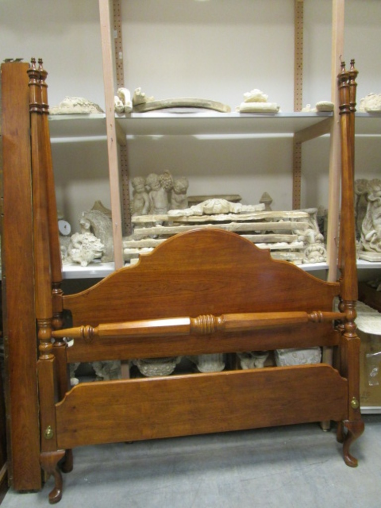 thomasville furniture online catalog on Thomasville Furniture Queen Size Four Poster Bed With Wood Rails Estate Personal Property Furniture Beds Bedroom Sets Online Auctions Proxibid