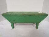 Small stool with halfmoon feet/legs in green paint