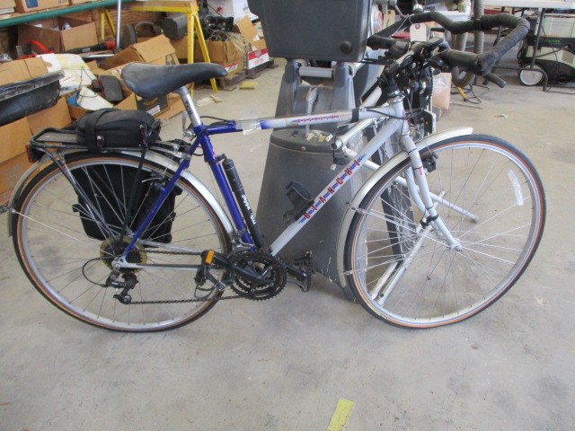 Bianchi Backstreet Touring Bike with Saddle Bags | Proxibid