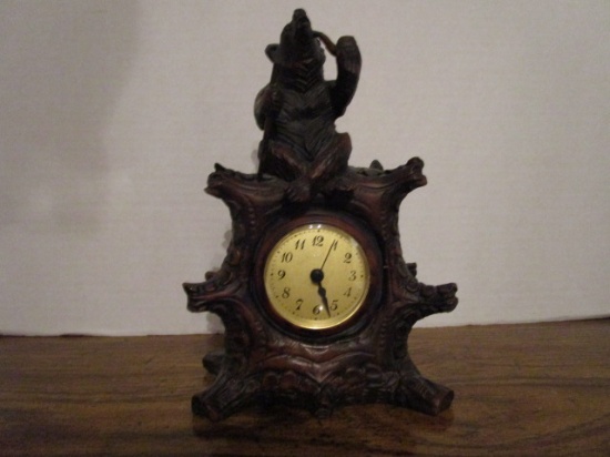 Resin Bear Smoking a Pipe on Stump Quartz Desk Clock