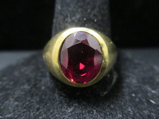 10k Gold Ring w/ Red Stone- Size 12.5