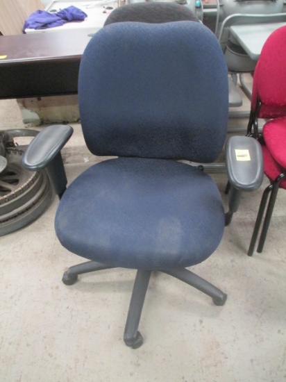 Adjustable Height Swivel Office Chair