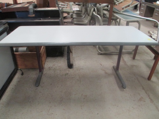 6' Free Standing Table