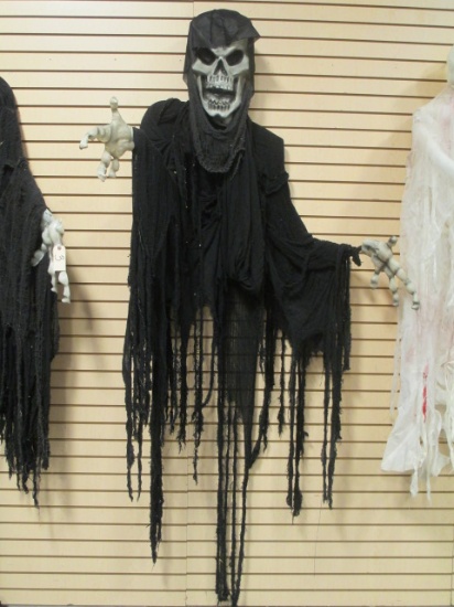 Large Skeleton Reaper Hanging Halloween Decoration