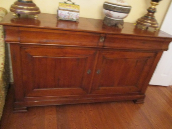 Very Nice Buffet/Side Board with Dovetail Drawers