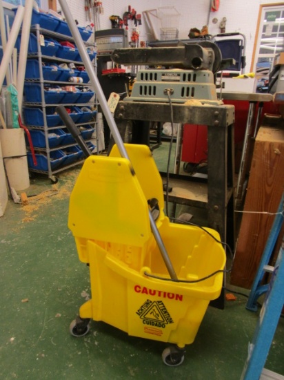 Rubbermaid Mop Bucket with Wringer