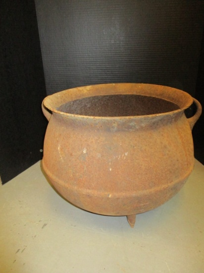 Antique Cast Iron Cauldron 10gal. In Very Good Condition