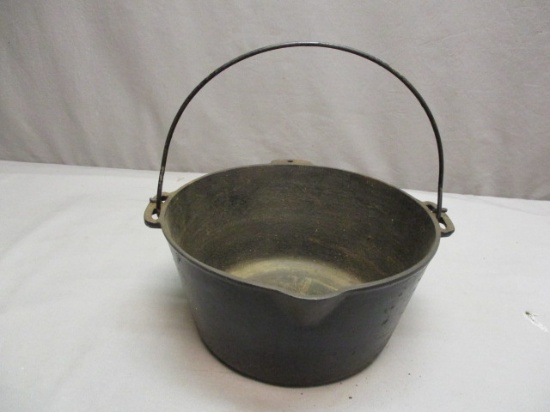 Vintage Cast Iron Pot w/Pour Spout, Wire Bail Handle & Unusual Design on Bottom