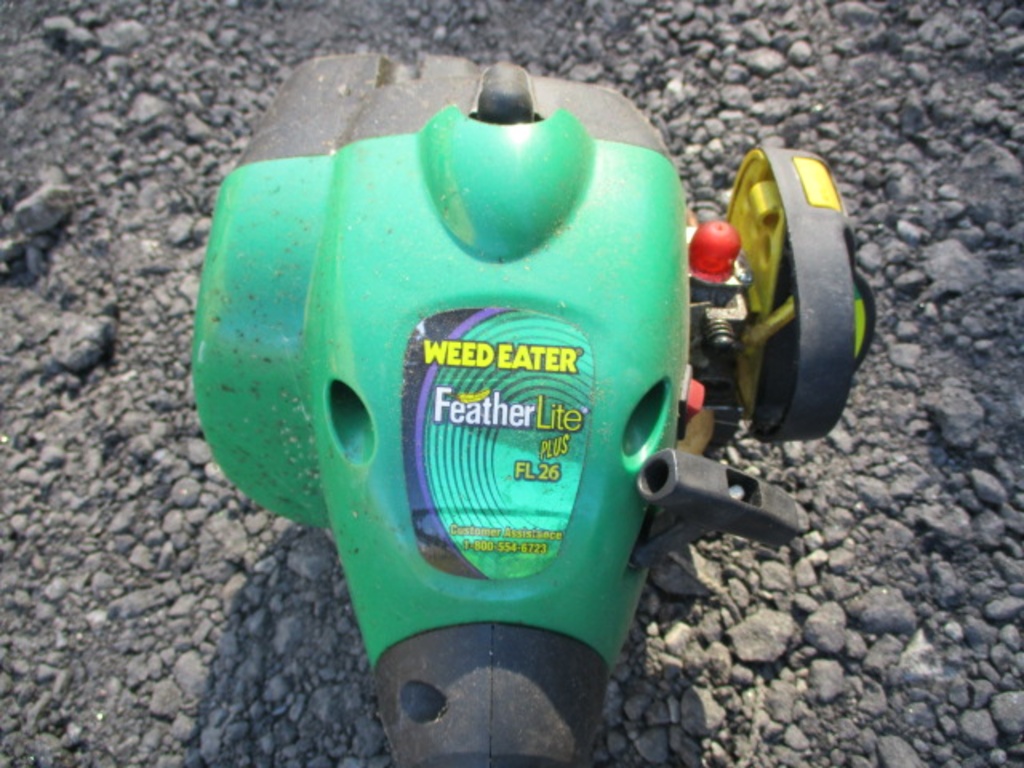 Weed Eater Featherlite Plus Fl26 Gas String Trimmer Heavy Construction Equipment Light Equipment Support Online Auctions Proxibid