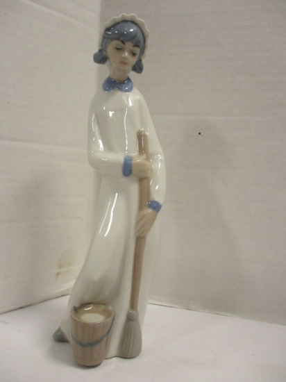 Casades Spanish Porcelain Mopping Girl High Gloss Figurine