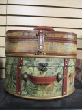 2 Decorative Cases