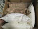 4 Decorative Throw Pillows