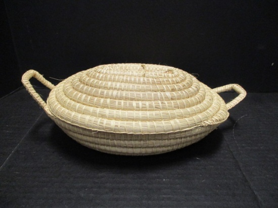 Sea Grass Style Lidded Basket