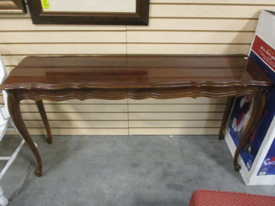 Scalloped Edge Sofa Table With Curved Legs