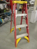 Werner 4' Non Conductive Fiberglass FS204 Step Ladder