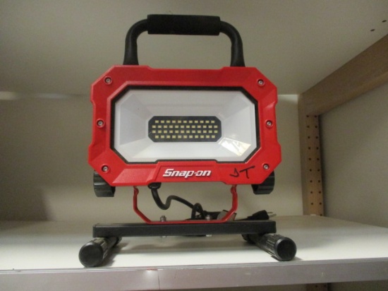 Snap-on LED Tabletop Worklight.  2,000 Lumens