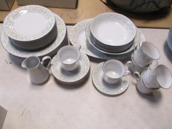 36 Pieces of Crown Ming Fine China