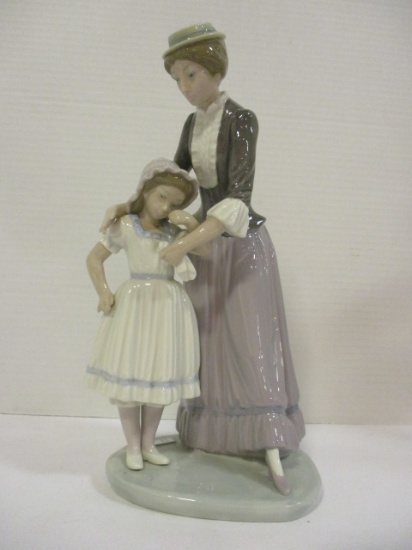 Retired Lladro Mother Comforting Child #5142