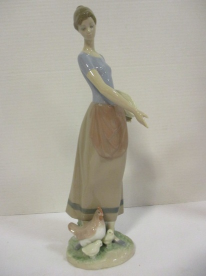 Rare! Retired Lladro Girl Feeding Chickens #6370