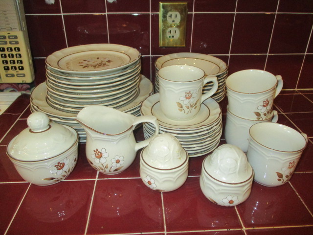 41 Pieces Cumberland Mayblossom Pattern Stoneware Proxibid