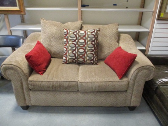 Loose Cushion Loveseat With Accent Pillows