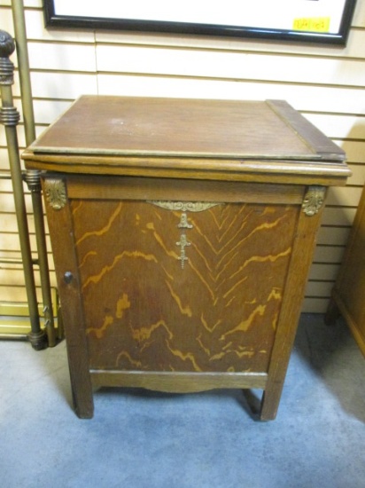 "The Free" Sewing Machine In Tiger Oak Cabinet