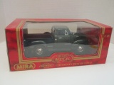 Mira Calidad Golden Line Collection 1953 Chevrolet Pickup Diecast Model in Box