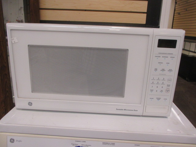 Hamilton Beach 1000 watts microwave oven - appears new in box - Northern  Kentucky Auction, LLC