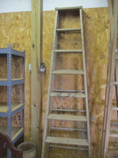 Wooden 8' Step Ladder