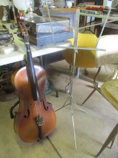 Engelhardt Model 5512 Cello and Metal Music Stand