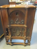 General Electric Color Tone Radio in Wood Cabinet
