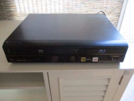 Panasonic DMP-BD70V Blu-Ray/VCR Combo with Remote