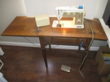 Singer Golden Touch & Sew Deluxe Zig Zag Sewing Machine in Wood Cabinet